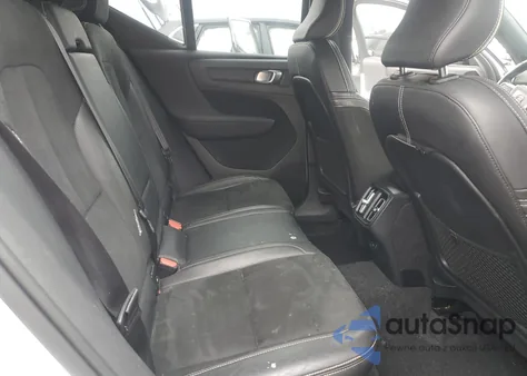 2020 Volvo Xc40 T5 R-Design z USA, uszkodzony, nr VIN YV4162UM5L2180951